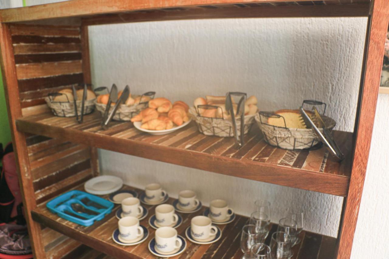 Bliss Hoteis Centro Armacao dos Buzios Exterior photo A bread and pastry display at a bakery in the Philippines